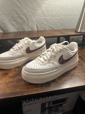Nike Women’s White Platform Sneakers with Leopard-Print Swoosh size 9.5